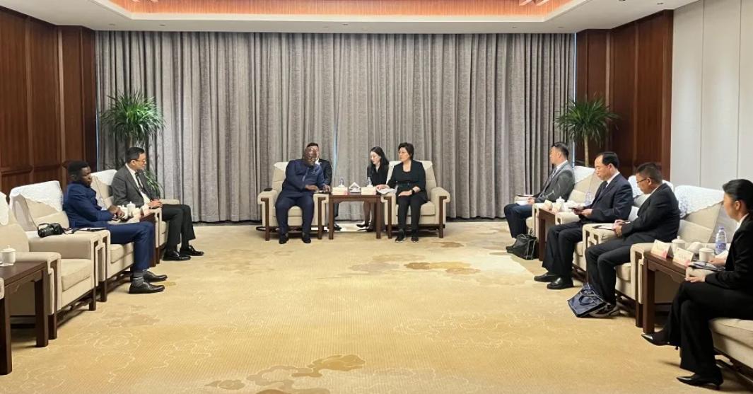 塞拉利昂驻华大使访问河南洛阳