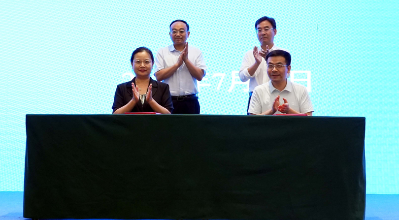 郑州师范学院与郑州航空港区签署校地融合发展战略合作协议