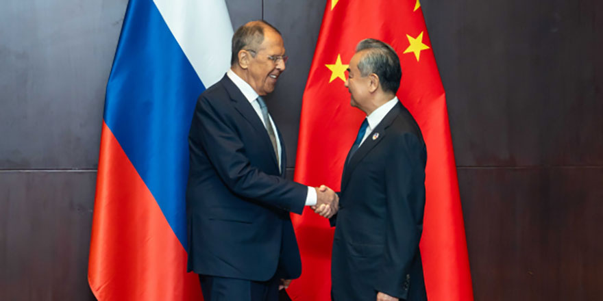 王毅会见俄外长 拉夫罗夫：祝贺中方推动签署《北京宣言》
