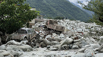 四川康定山洪泥石流已致10人遇難17人失聯(lián)