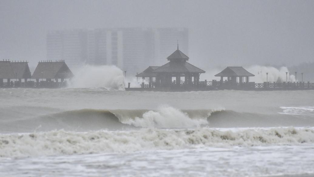 超強臺風“摩羯”登陸海南文昌 成為史上登陸我國最強秋臺風