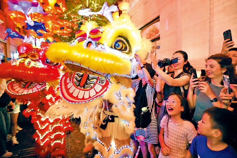  More than 100 cultural and tourism activities celebrating the National Day in Hong Kong will take you "to the world"