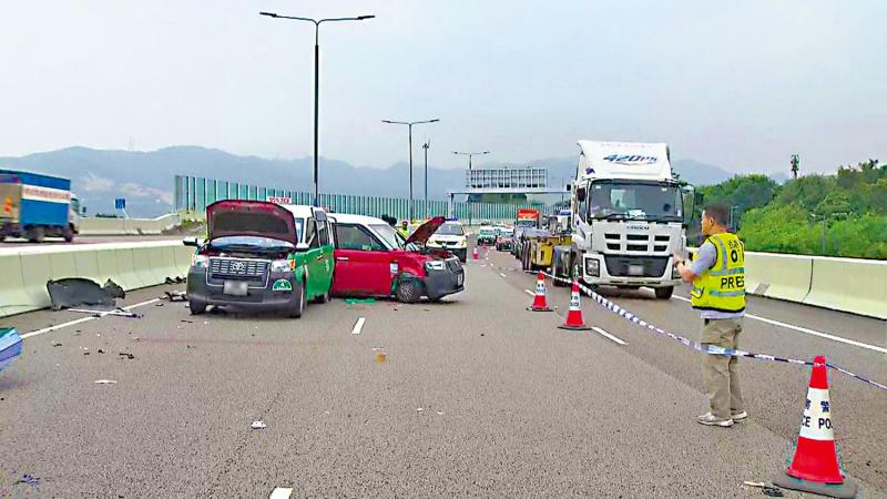 ﻿港深西部公路車禍　兩司機下車理論遭撞斃