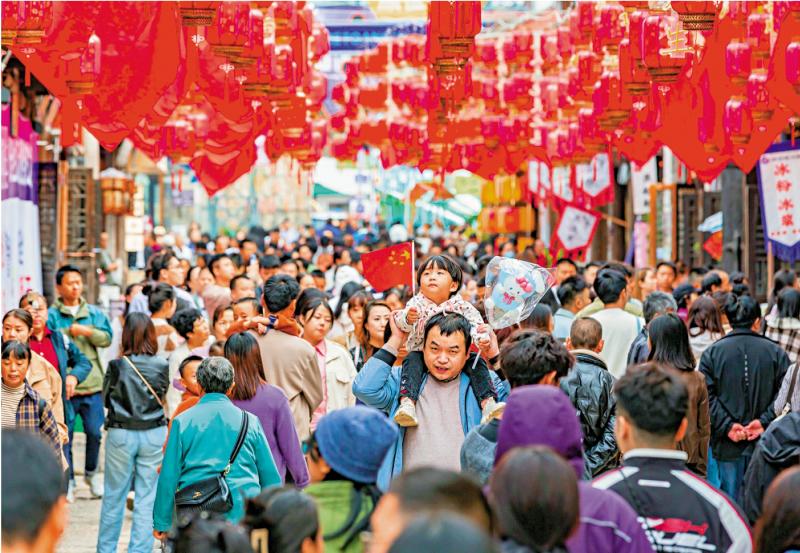 ﻿內地國慶假期 7.65億人次出遊花費超7千億