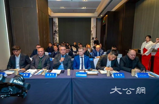 哈尔滨市黑河商会与俄罗斯阿穆尔州工商业联合会签署战略合作协议