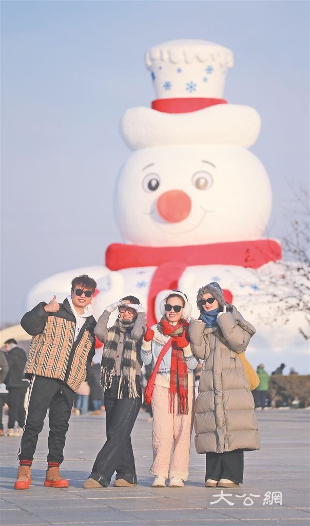 太阳岛“雪人先生”成游客新晋打卡地