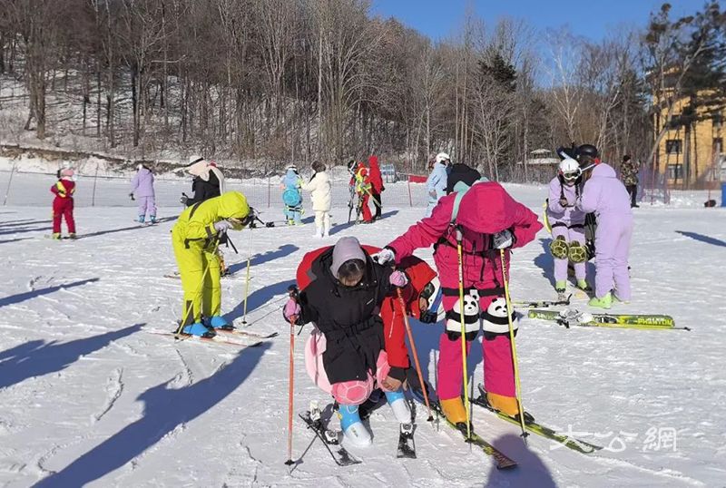 热“雪”沸腾！第二十二届亚布力滑雪节启幕