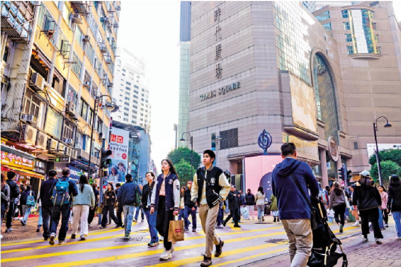 ?議論風生/“香港號”巨輪奮力駛?cè)胄乱荒闬葉建明