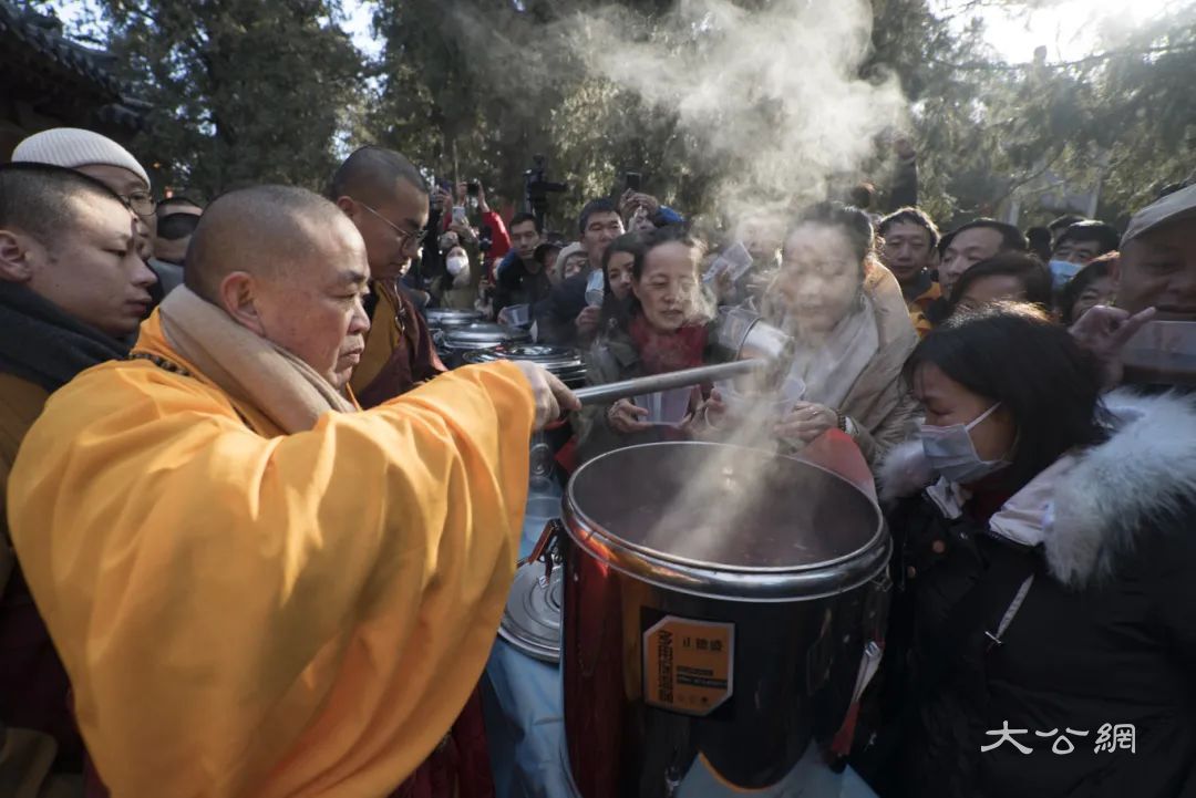 少林寺施五行臘八粥贈福 分享中國味道