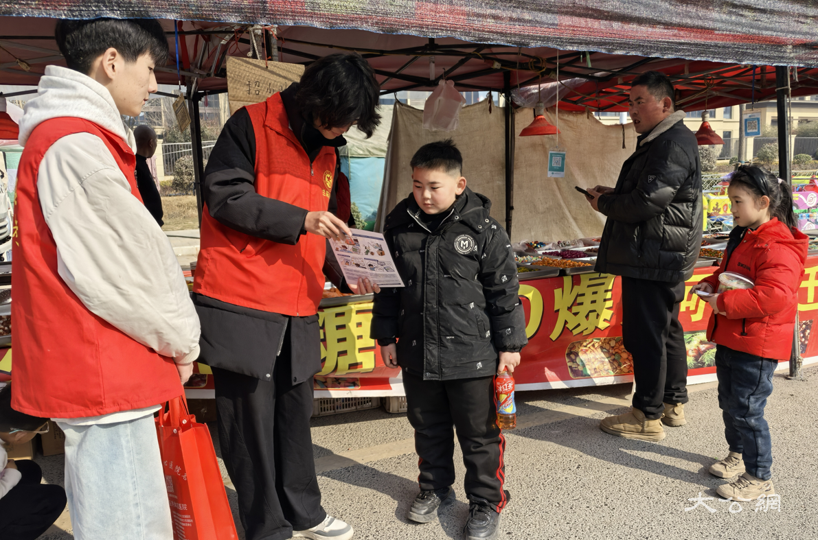 蘭考縣蘭陽(yáng)街道“掃黃打非”宣傳進(jìn)集市，筑文化安全防線