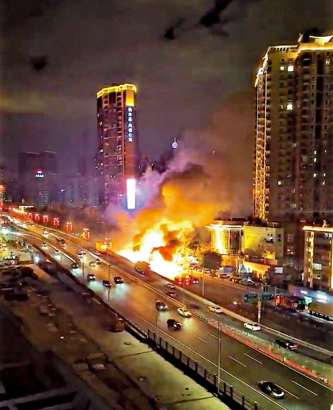 ?港牌貨車深圳羅湖起火爆炸