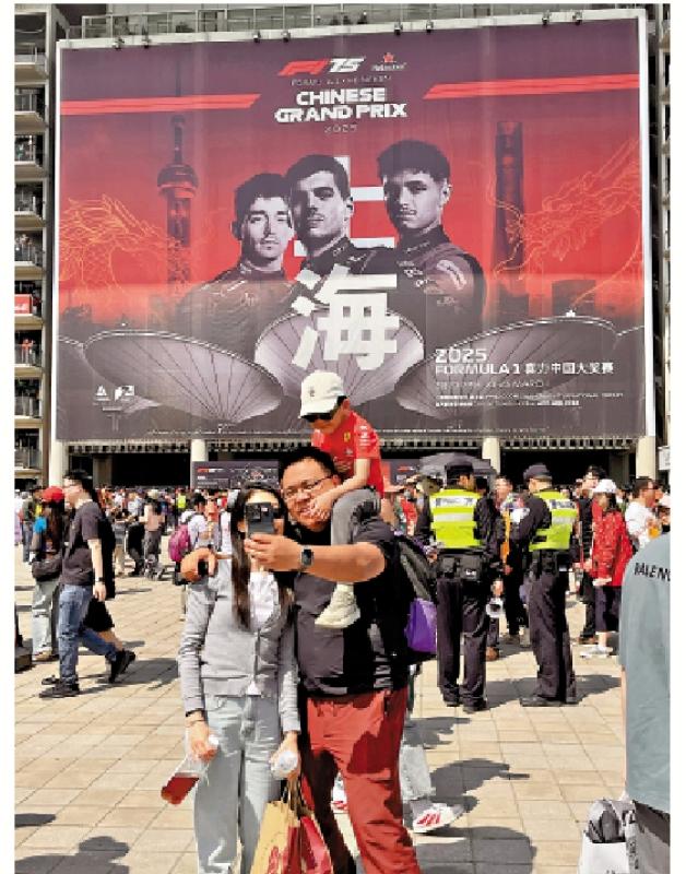 ﻿采访手记/F1模拟器 吸引小车迷