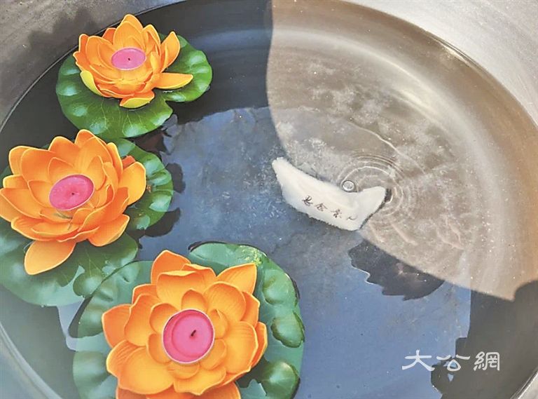 哈尔滨推出“水溶信笺”环保追思方式