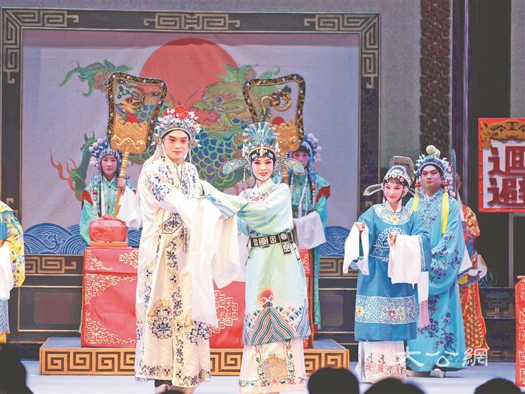 大型古装评剧《谢瑶环》获满堂彩