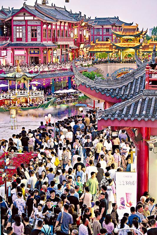 ﻿人口经济学/改革长假机制 鼓励错峰出行\梁建章