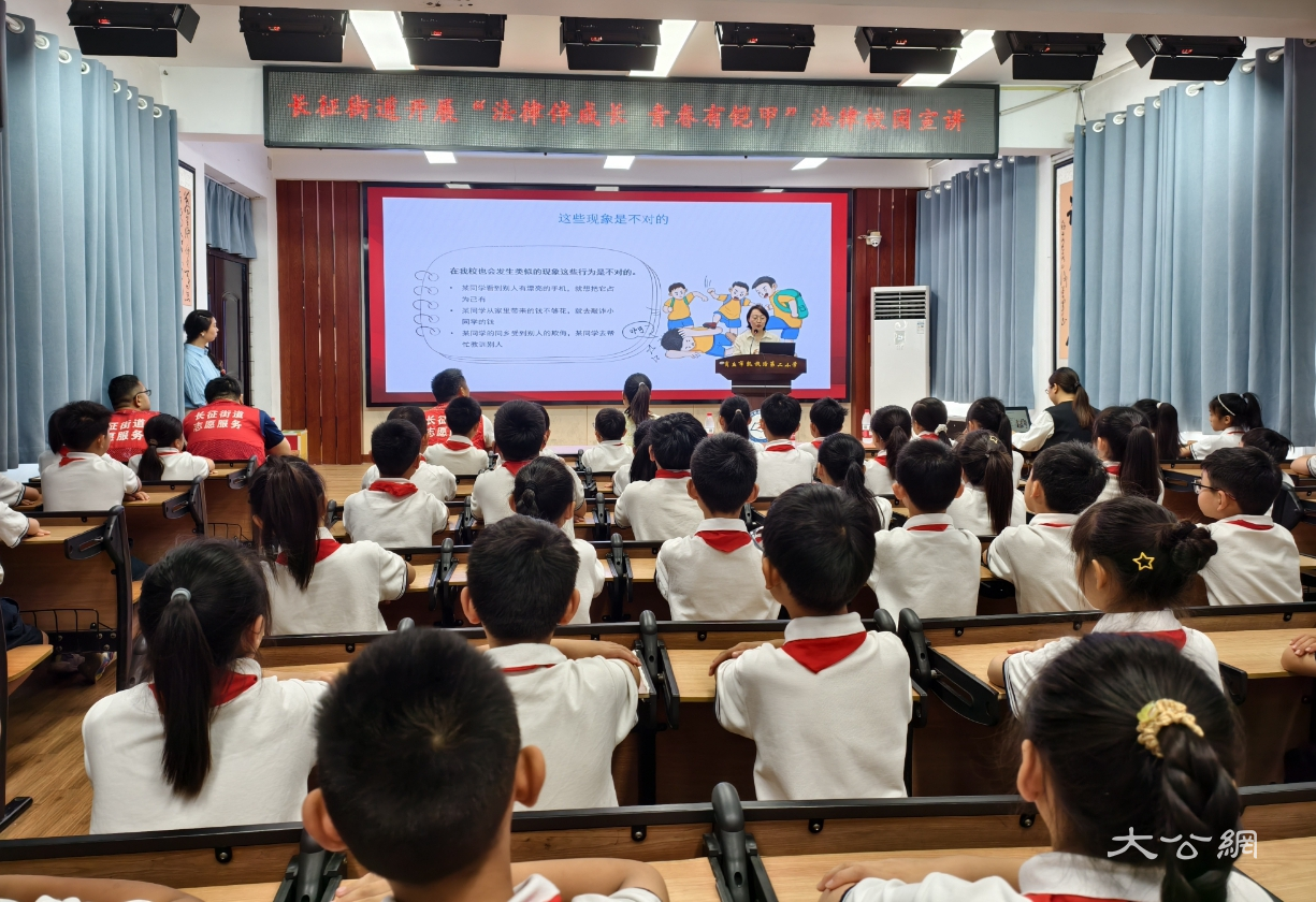 商丘市梁园区长征街道开展民法典进校园普法宣传教育活动
