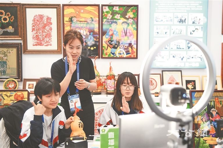 “这里不仅有广袤黑土，更有无限商机！”