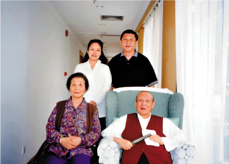 ﻿人民领袖/在父亲工作过的地方 习近平轻声念出这句话 “把屁股端端地坐在老百姓的这一面”