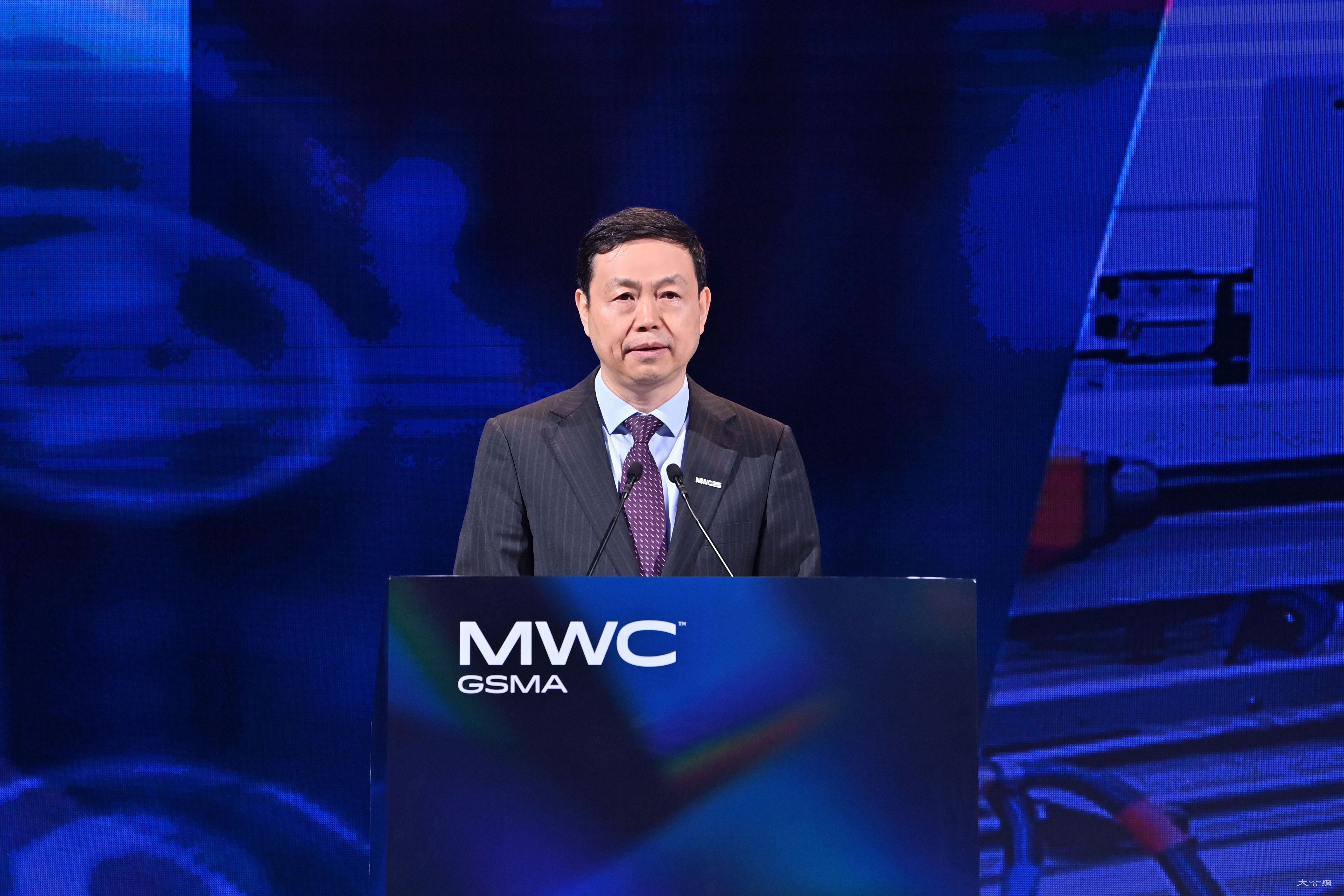 中國移動(dòng)董事長楊杰：“AI+”引領(lǐng)智能涌現(xiàn)，開啟碳硅融合新未來