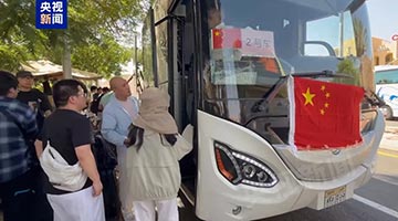 第一批在以中國(guó)公民從塔巴口岸進(jìn)入埃及