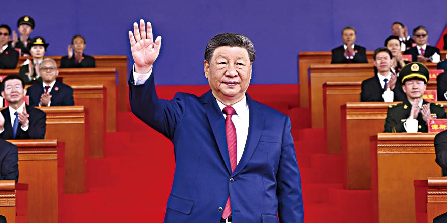 习近平出席西藏自治区成立60周年庆典 题写贺匾