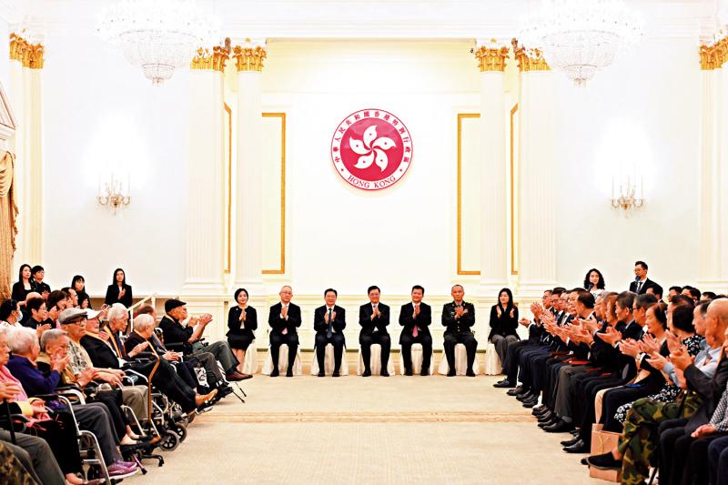 ﻿纪念抗战胜利80周年大型巡回展览/李家超颁授纪念章表彰抗日老战士