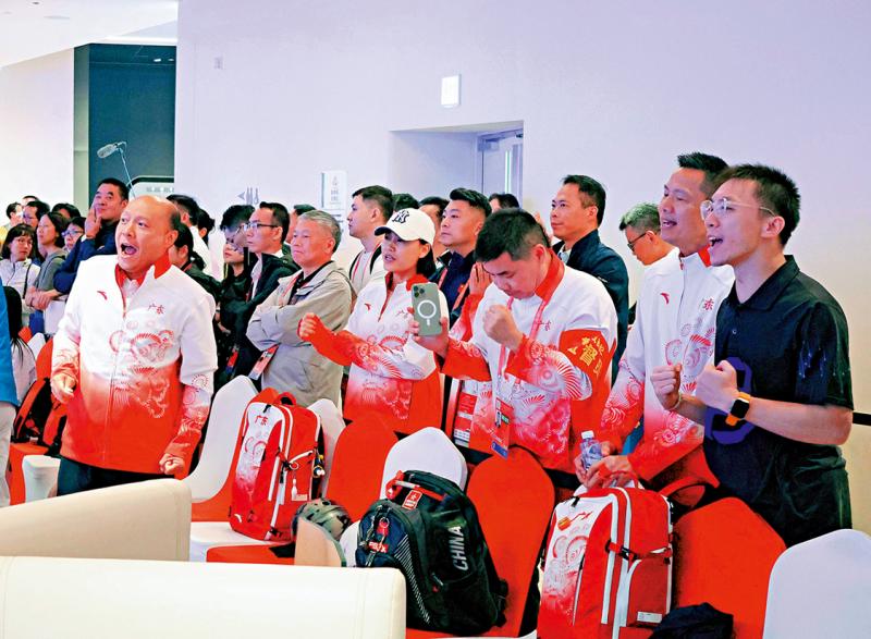 ﻿内地球迷各出奇谋 “打气激战”热爆场馆