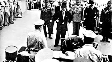 ﻿大公报记者朱启平80年前见证日本投降 写下抗战名篇《落日》 旧耻已湔雪 中国已新生