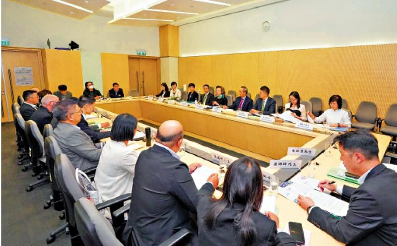 ﻿杨何蓓茵：履职尽责是公务员根本要求