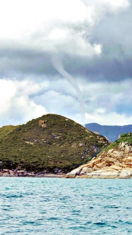 ﻿南丫岛惊现水龙卷 天文台：天气不稳形成