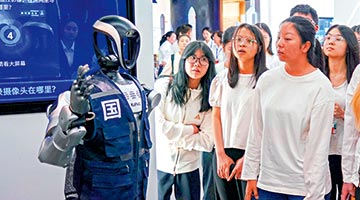 ﻿间谍伪装“美女博主” 策反内地逾百人
