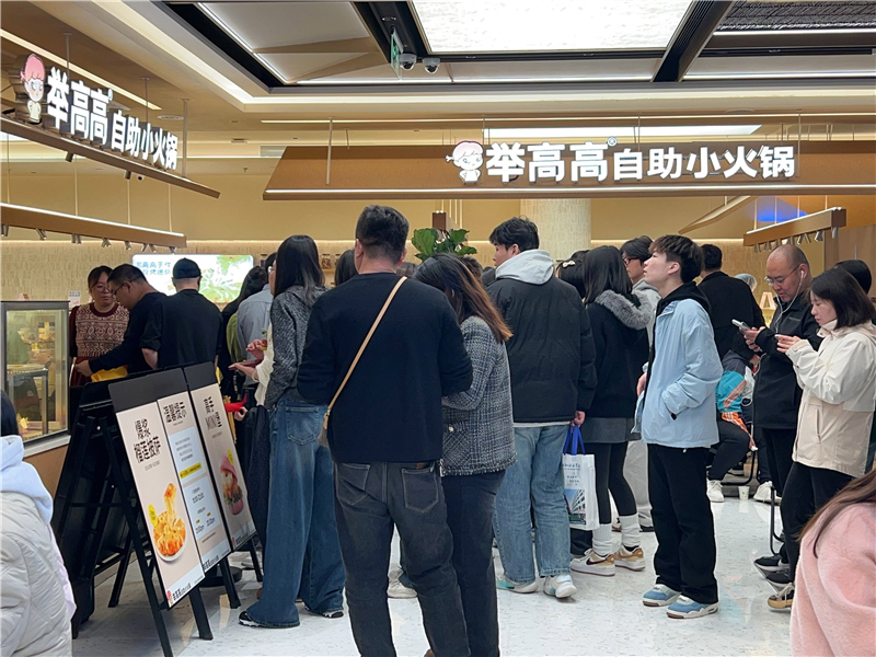 轻装上阵的“举高高”，为海底捞探出一条新路