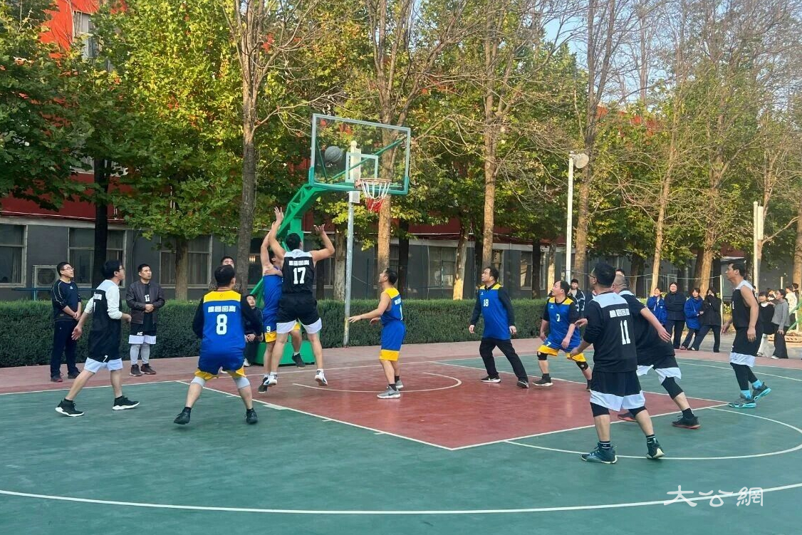 “讲台耕耘 赛场拼搏”睢县回中秋季教职工篮球赛圆满落幕