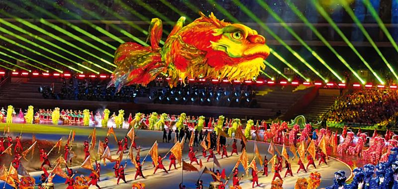 ﻿舞动人心/“鳌鱼”从天而降 寓意祥瑞