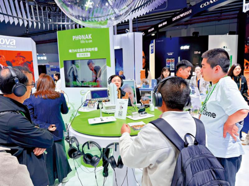 ﻿未来可期/首设智慧康养体验区 AI养老吸睛