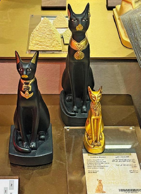 ﻿芭丝特变身黑猫毛绒摆件