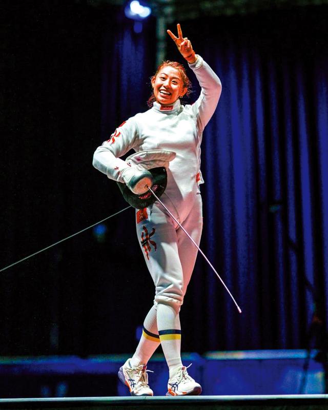 ﻿剑击今体艺馆激战 佘缮妡重剑“出鞘”