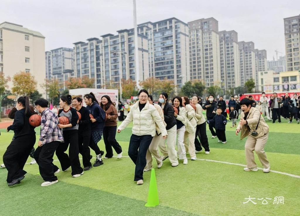 商丘市第二实验小学教育集团举行教职工趣味运动会