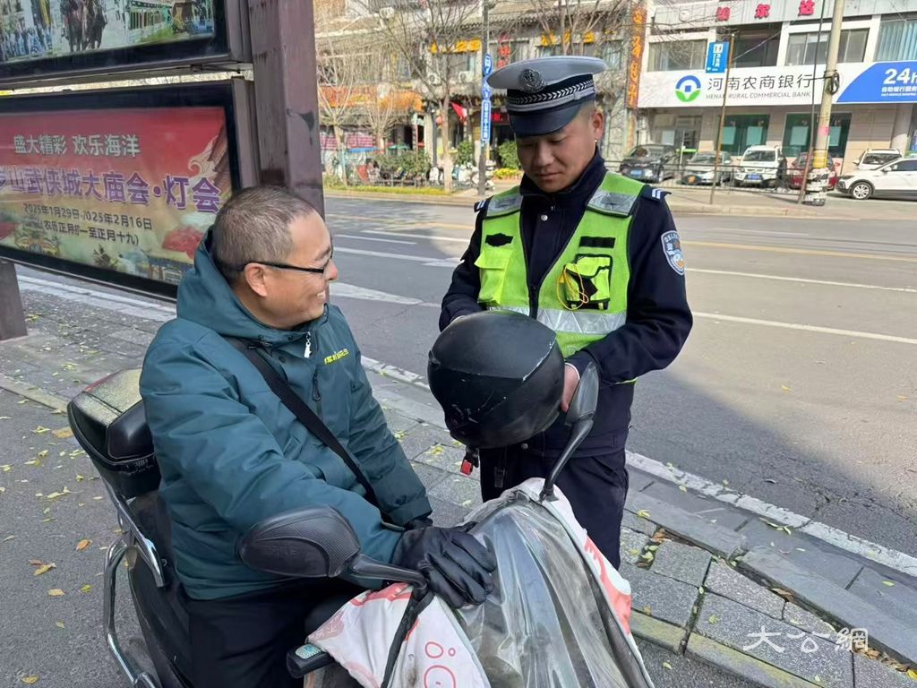 文明交通进街巷 安全环保入人心——开封交管支队勤务一大队预热122交通安全宣传月