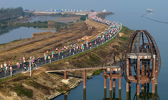 蟹香盈野啟盛會，露營狂歡醉洞庭 2025年全國露營大會（湖南·大通湖）舉辦