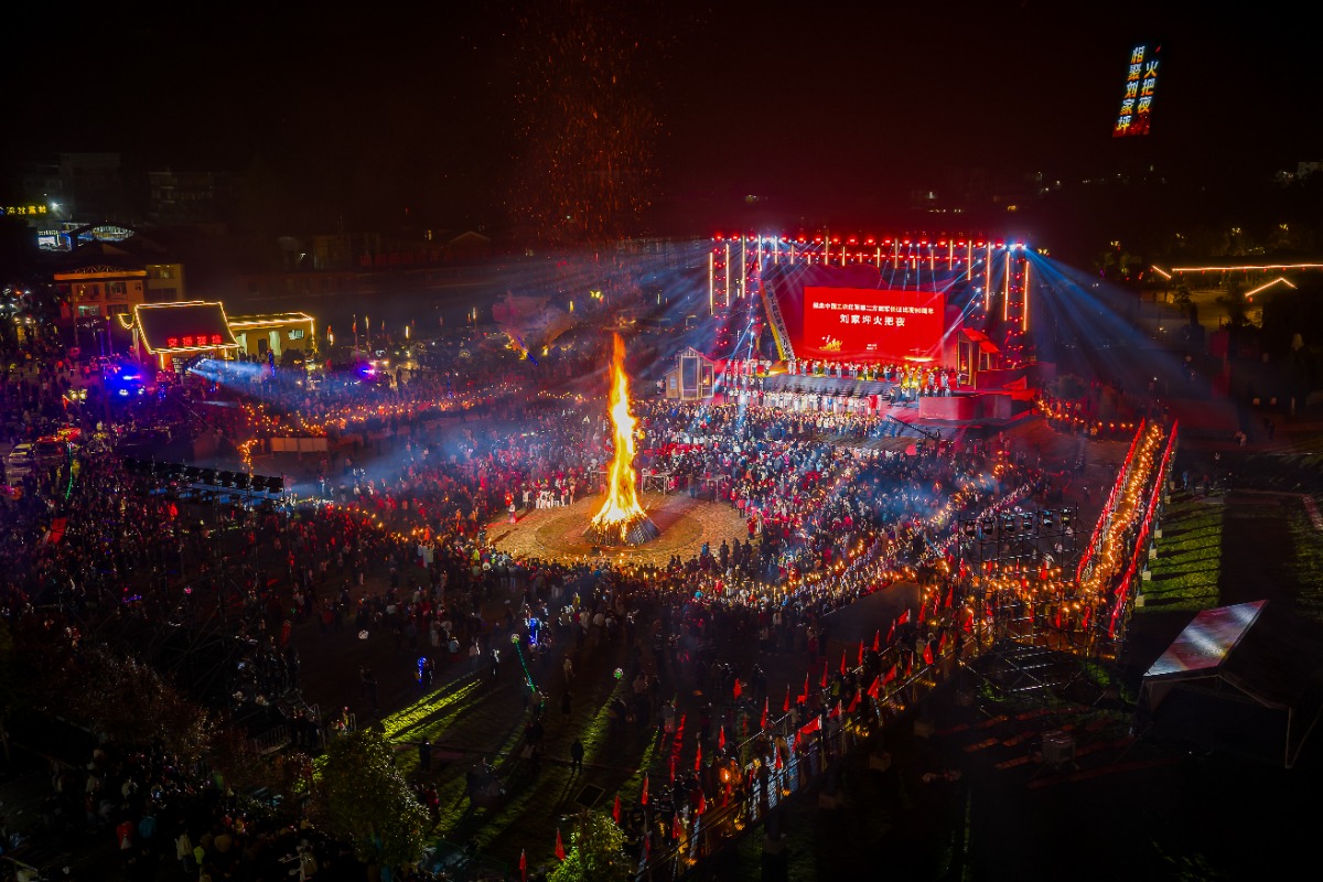 湖南桑植县隆重纪念红二方面军长征出发90周年