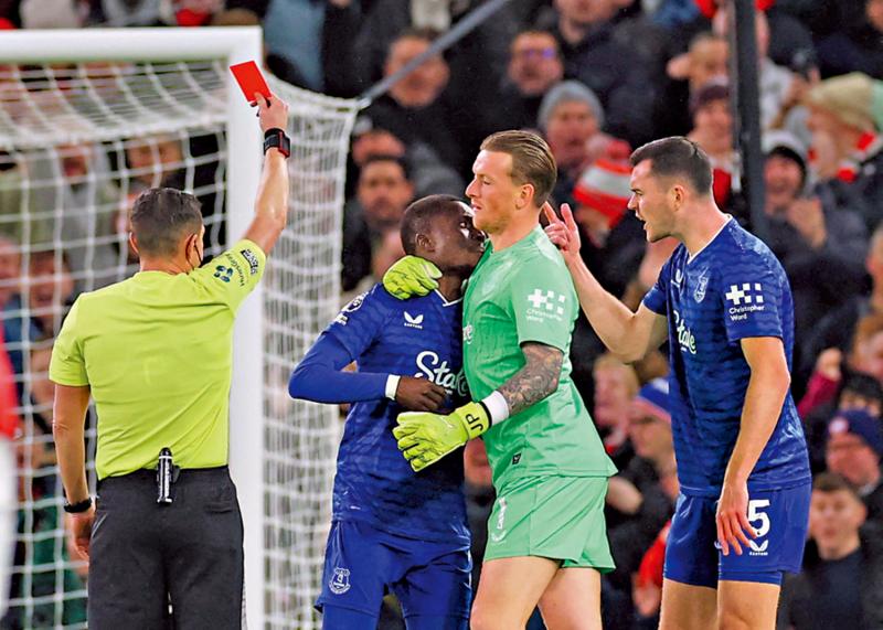 ﻿爱华顿演内讧闹剧 少踢一人照赢曼联