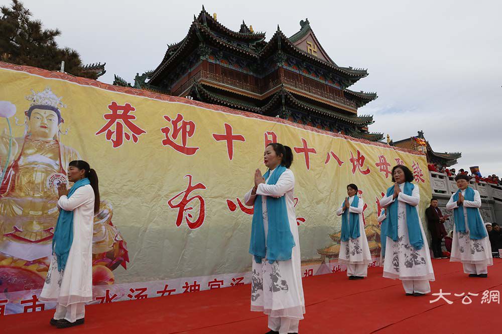 张玉英居士在庆祝活动现场致词常吉法师在庆祝活动现场致词随后,地母